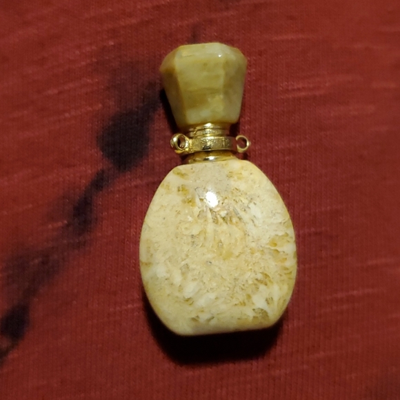 New Chrysanthemum Coral Essential Oils Pendant. - Picture 4 of 8